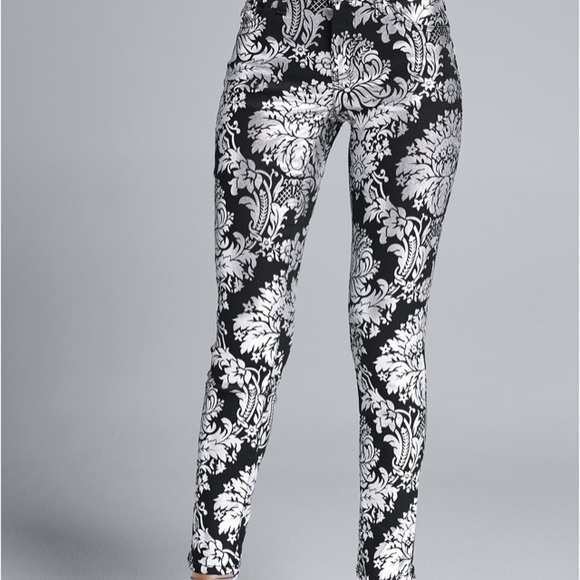 VENUS - NWOT - Metallic Print Skinny Jeans - Picture 2 of 10